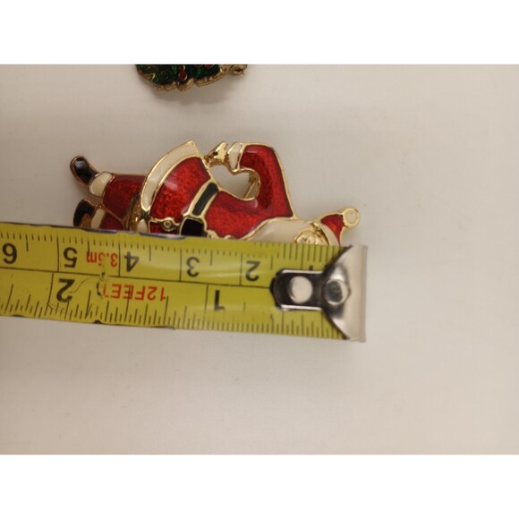 Set 2 VINTAGE ENAMEL STANDING SANTA Jointed RARE CHRISTMAS Pin Brooch VTG Wreath - Picture 2 of 6